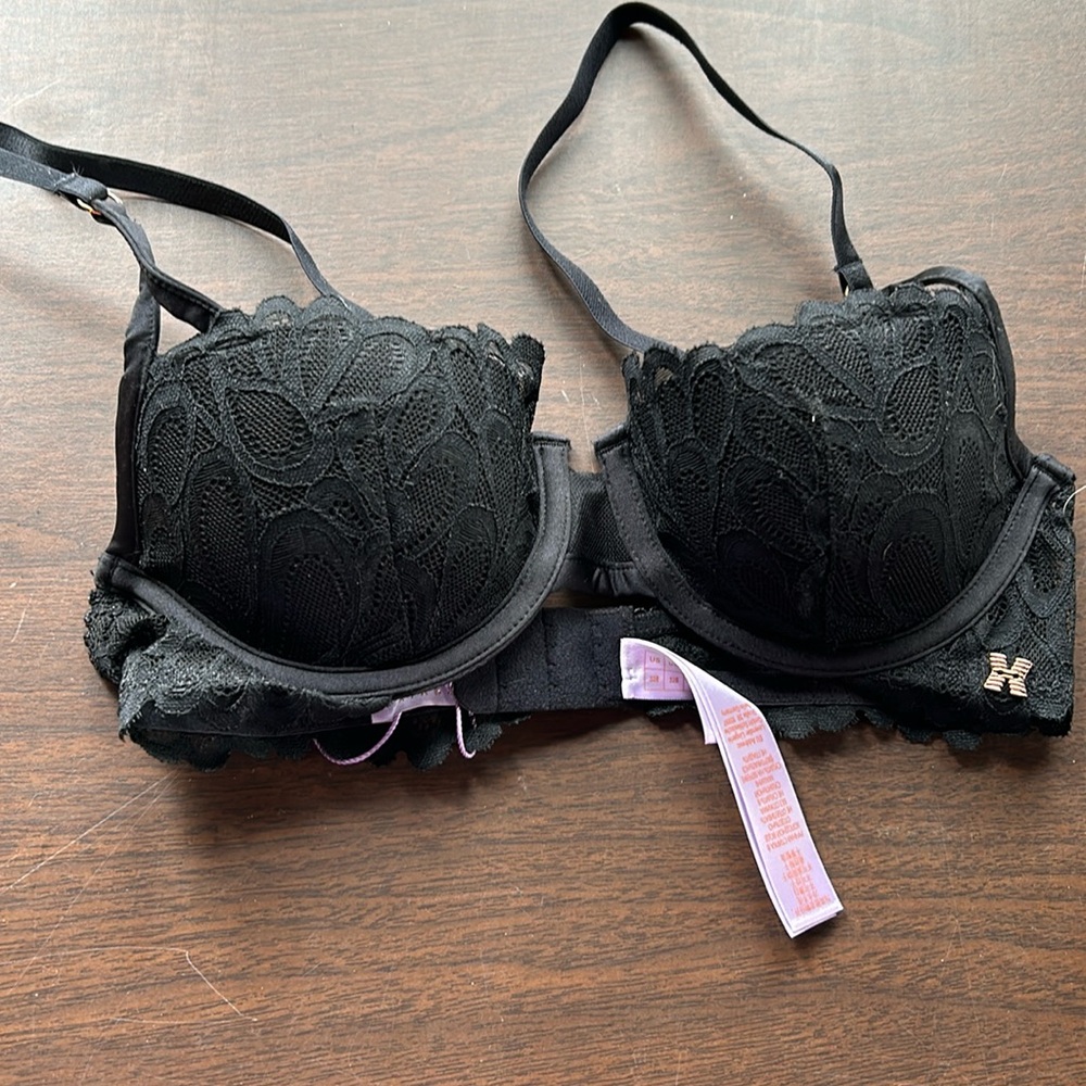 Savage X Fenty Rihanna Bra Brand New Size 32B Black Lace